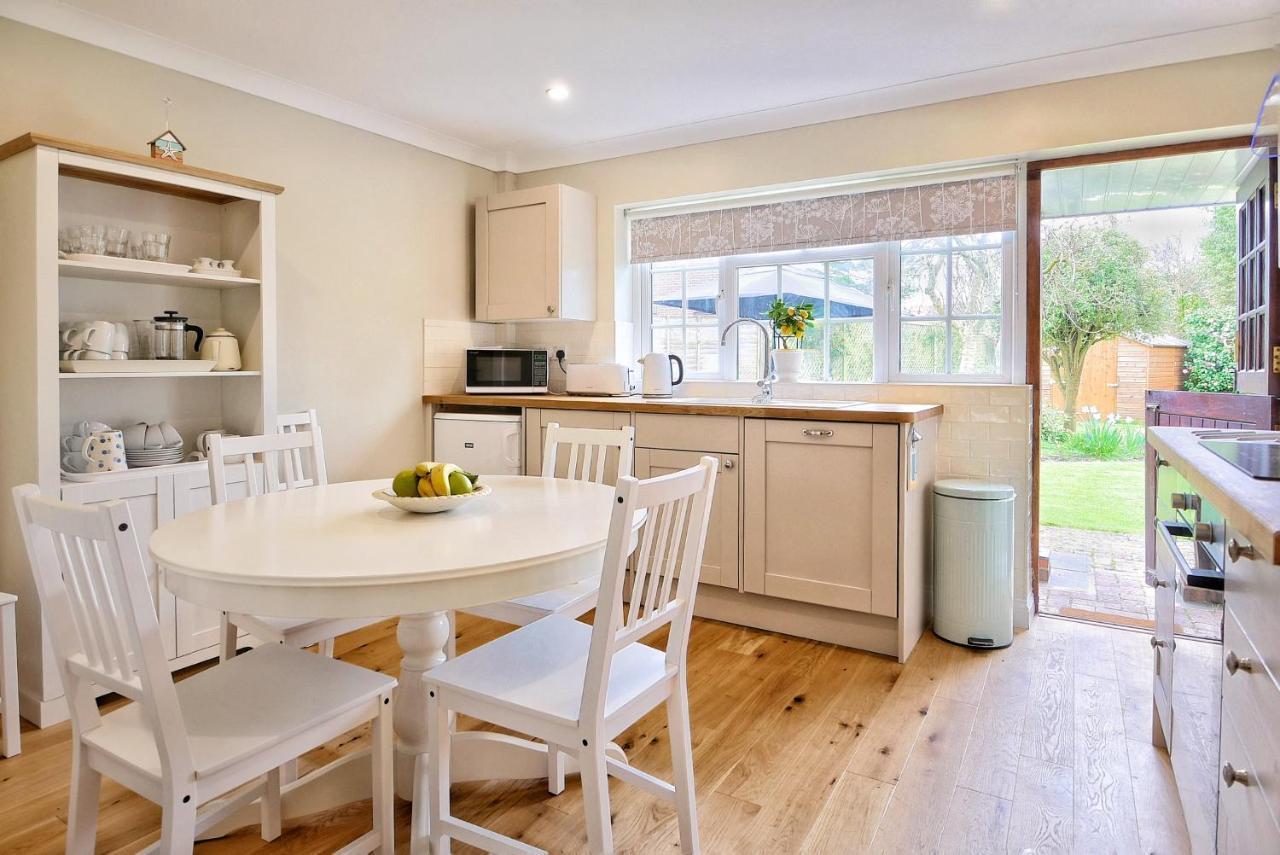 'Bramley Fall Cottage' ' On Site Ev Point - Attached Cottage,3 Separate Bedrooms -1 On Ground Level, Sleeps 6, 2 Bathrooms, Sandy Wittering Beach 8Min Drive, Rural Location, Child Friendly, Small Breed Dog Friendly, Private Parking Chichester Exteriör bild