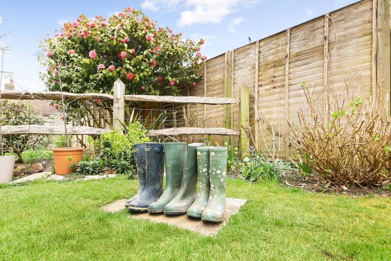 'Bramley Fall Cottage' ' On Site Ev Point - Attached Cottage,3 Separate Bedrooms -1 On Ground Level, Sleeps 6, 2 Bathrooms, Sandy Wittering Beach 8Min Drive, Rural Location, Child Friendly, Small Breed Dog Friendly, Private Parking Chichester Exteriör bild