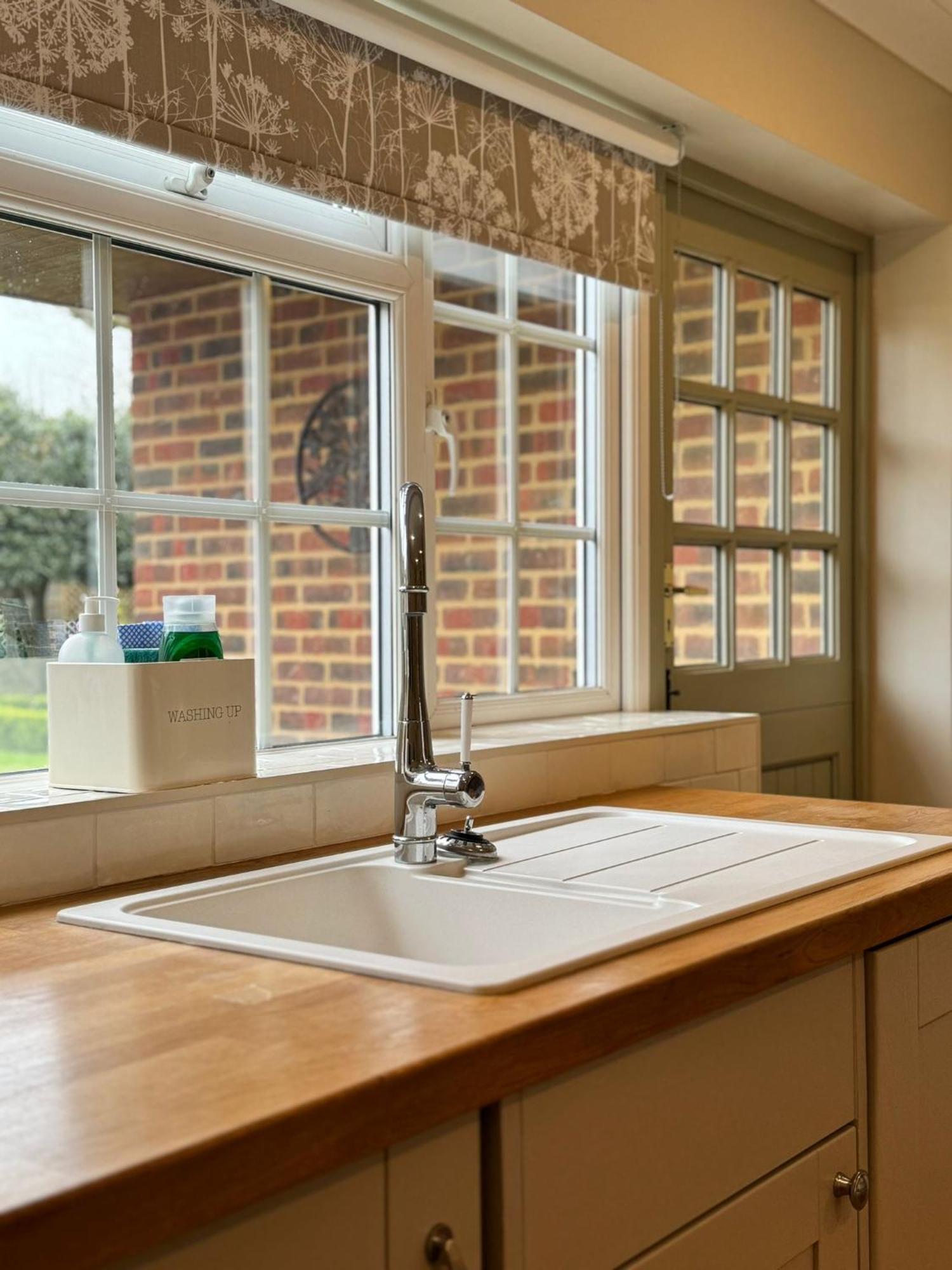 'Bramley Fall Cottage' ' On Site Ev Point - Attached Cottage,3 Separate Bedrooms -1 On Ground Level, Sleeps 6, 2 Bathrooms, Sandy Wittering Beach 8Min Drive, Rural Location, Child Friendly, Small Breed Dog Friendly, Private Parking Chichester Exteriör bild