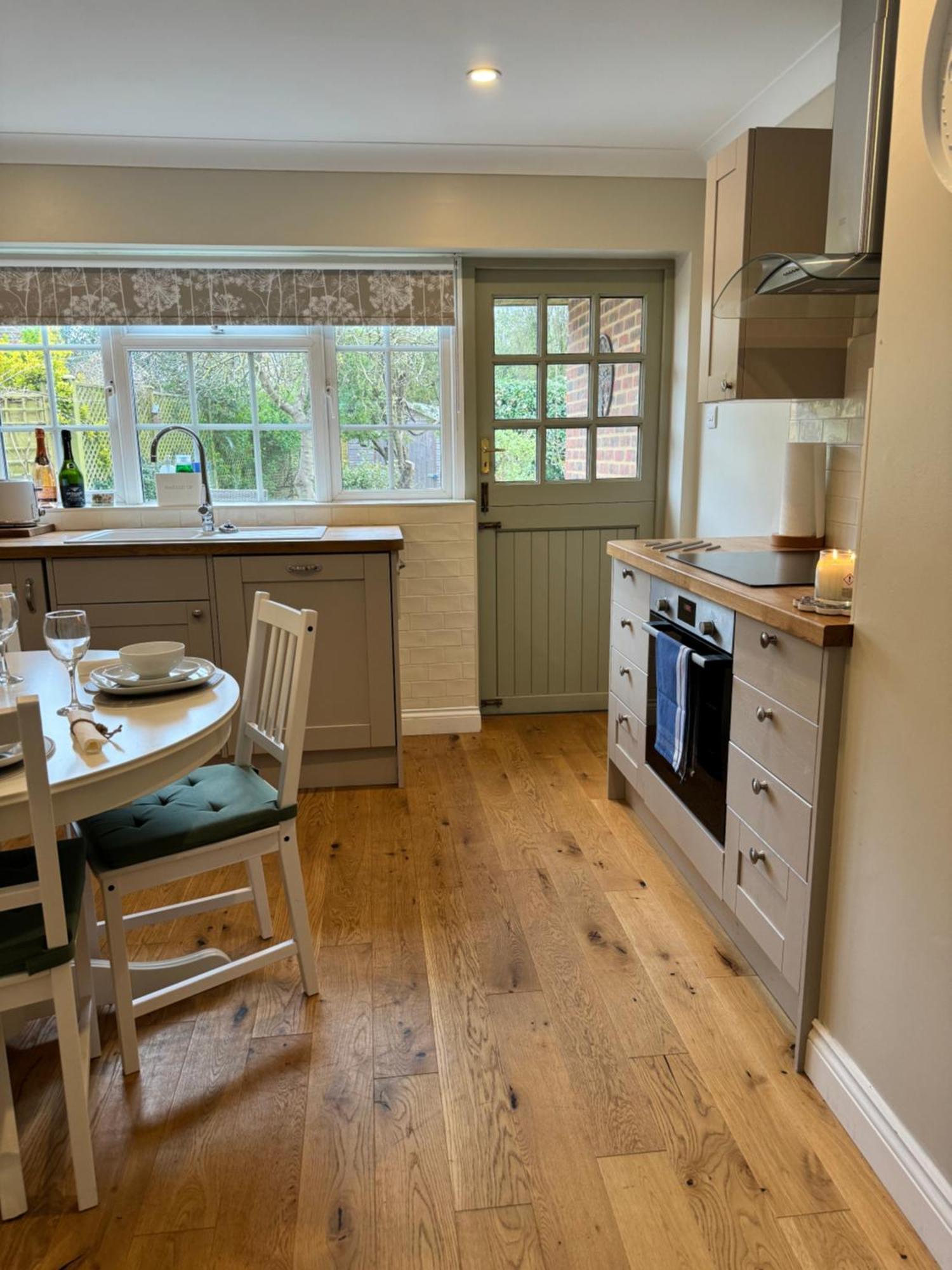 'Bramley Fall Cottage' ' On Site Ev Point - Attached Cottage,3 Separate Bedrooms -1 On Ground Level, Sleeps 6, 2 Bathrooms, Sandy Wittering Beach 8Min Drive, Rural Location, Child Friendly, Small Breed Dog Friendly, Private Parking Chichester Exteriör bild