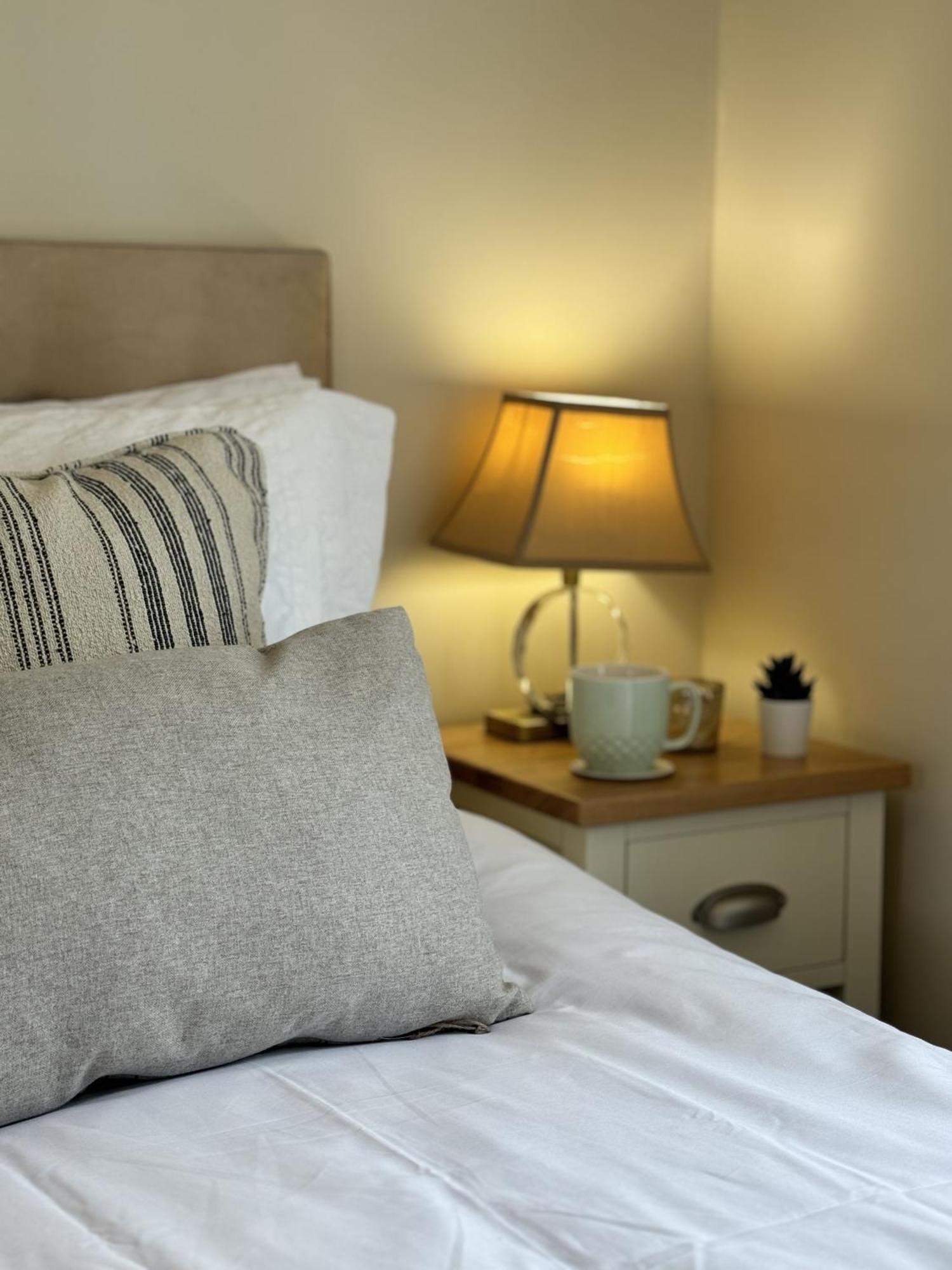 'Bramley Fall Cottage' ' On Site Ev Point - Attached Cottage,3 Separate Bedrooms -1 On Ground Level, Sleeps 6, 2 Bathrooms, Sandy Wittering Beach 8Min Drive, Rural Location, Child Friendly, Small Breed Dog Friendly, Private Parking Chichester Exteriör bild