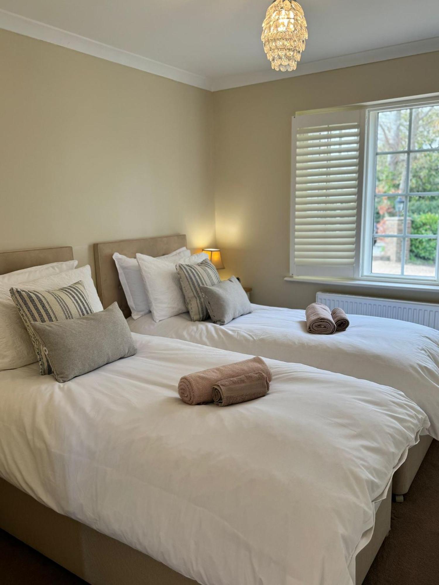 'Bramley Fall Cottage' ' On Site Ev Point - Attached Cottage,3 Separate Bedrooms -1 On Ground Level, Sleeps 6, 2 Bathrooms, Sandy Wittering Beach 8Min Drive, Rural Location, Child Friendly, Small Breed Dog Friendly, Private Parking Chichester Exteriör bild