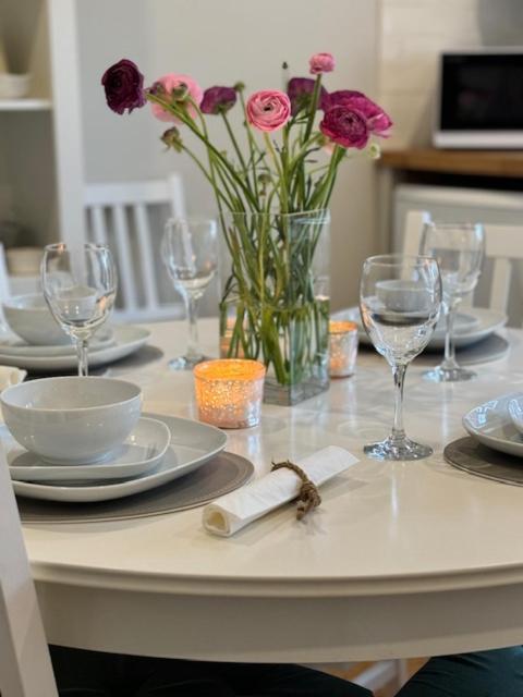 'Bramley Fall Cottage' ' On Site Ev Point - Attached Cottage,3 Separate Bedrooms -1 On Ground Level, Sleeps 6, 2 Bathrooms, Sandy Wittering Beach 8Min Drive, Rural Location, Child Friendly, Small Breed Dog Friendly, Private Parking Chichester Exteriör bild